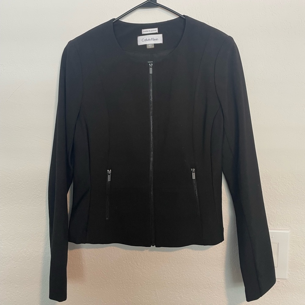 Women’s Black Zip-up Blazer